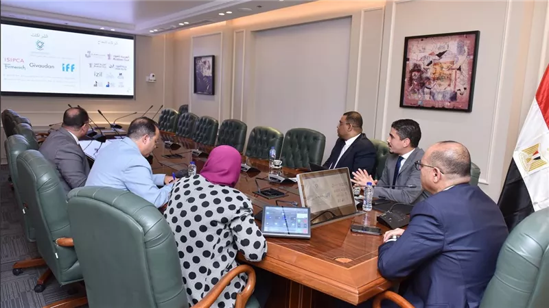 لبحث مجالات التعاون.. وزير العمل يستقبل مدير عام الأكاديمية العربية السعودية 