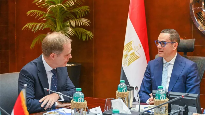 السفير البريطاني لـ «الخطيب»: نستهدف زيادة استثماراتنا في مصر
