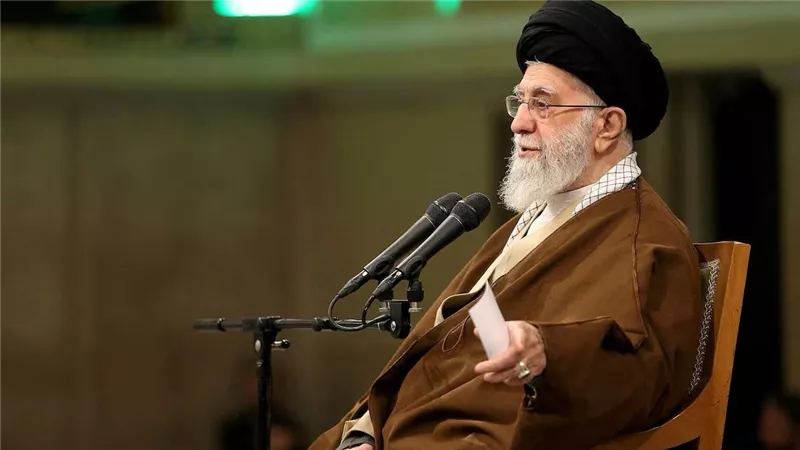 حالة تأهب وجاهزية عسكرية.. إيران تهدد بضرب القواعد الأمريكية وتحذر جيرانها