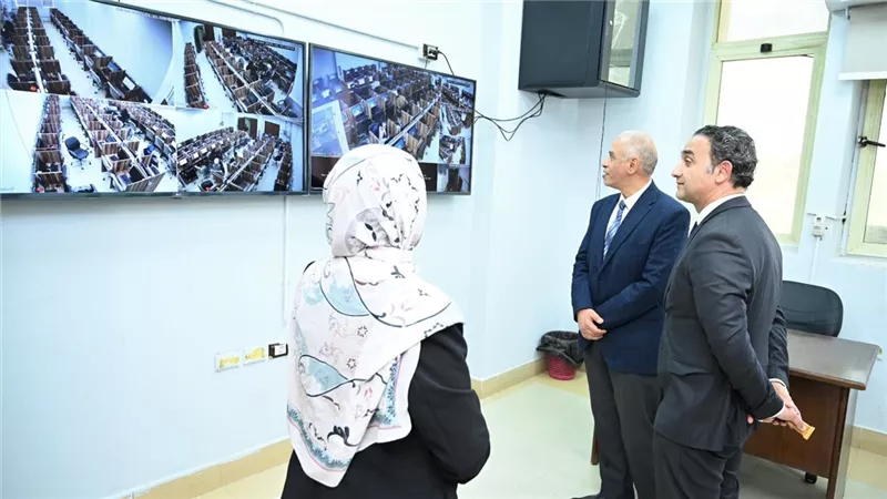  نواب رئيس جامعة الفيوم يتفقدون منظومة الاختبارات الإلكترونية 