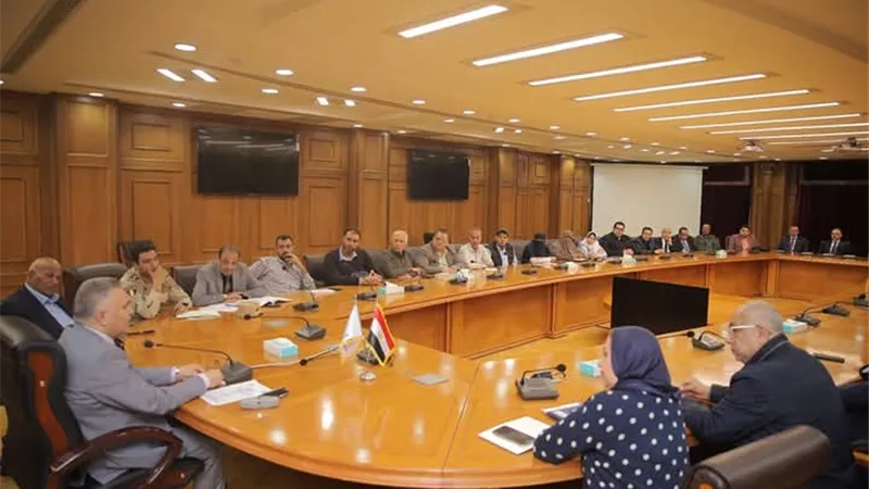 رئيس جامعة السويس يستعرض استعدادات التشغيل التجريبي للمستشفى الجامعي 
