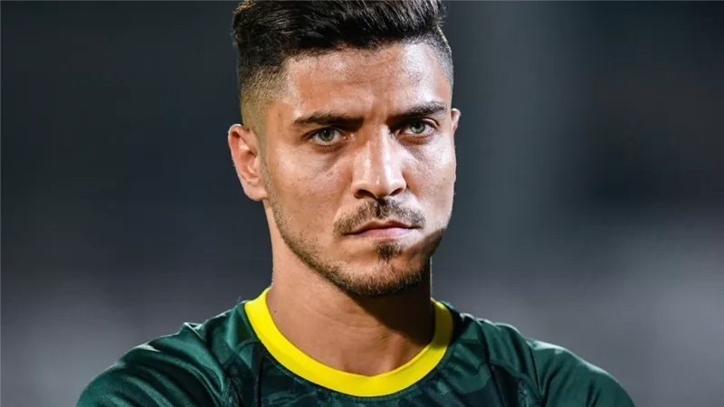 إعلامي يكشف عن العروض المقدمة لمحمد شريف وموقفه الحالي