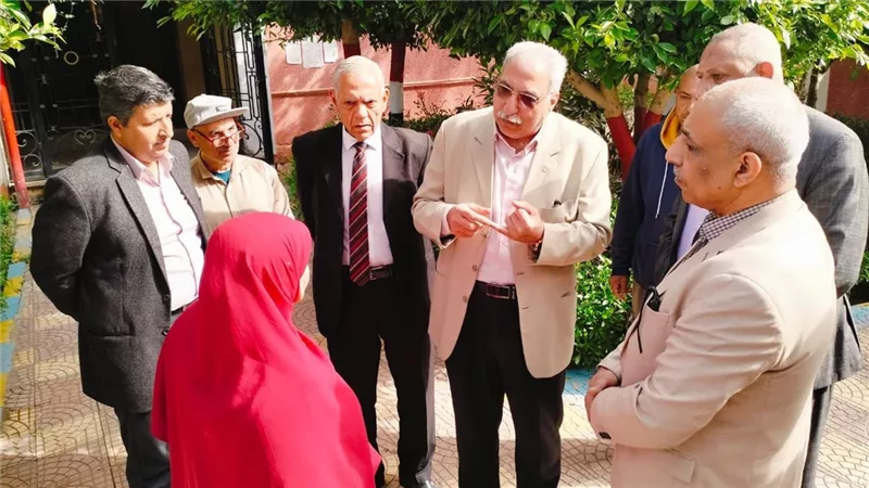 بعد زيارة وزير التربية والتعليم.. مدير تعليم القليوبية يفاجئ مدارس إدارة كفر 