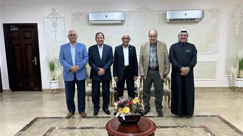 في مكتبه بالعريش.. محافظ شمال سيناء يستقبل وفد من حزب الجبهة الوطنية