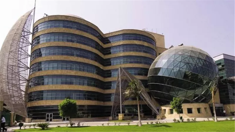 وزير الصحة ونظيره الفرنسي يجريان زيارة لمعهد ناصر ومستشفى 57357 | خاص