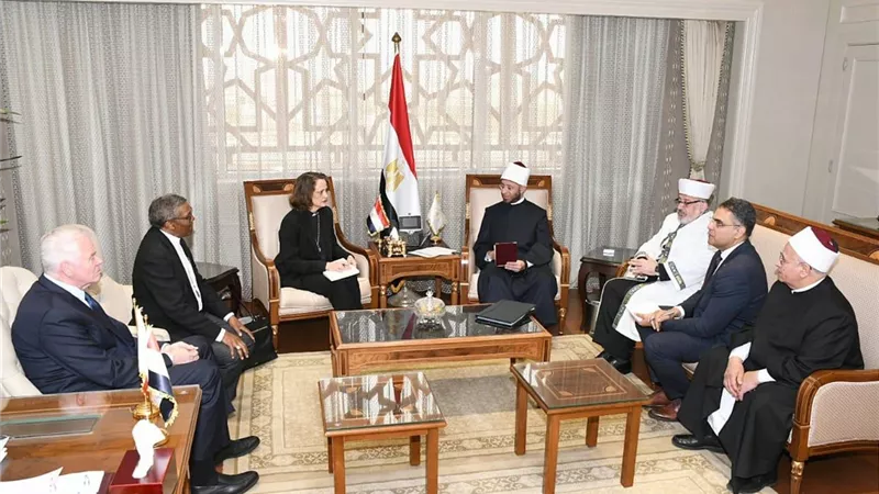 وزير الأوقاف يستقبل وفدًا رفيع المستوى من منظمة كنائس من أجل السلام