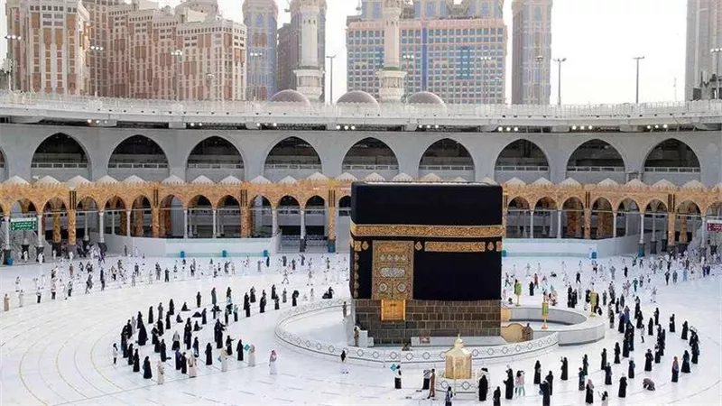 الحج أولًا أم الدين.. هل يجوز تأدية الفريضة لمن عليه ديون؟