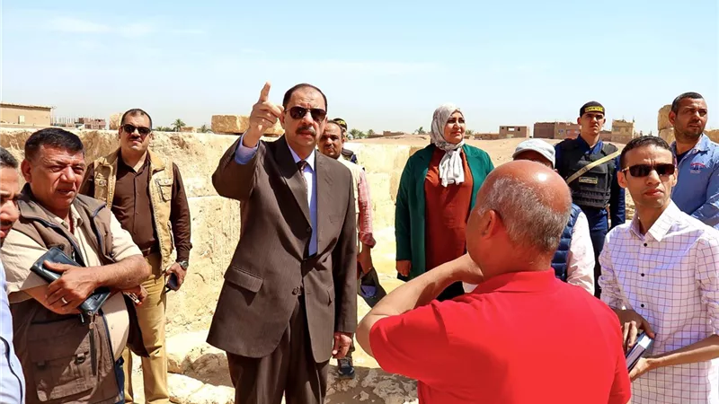بالصور.. محافظ سوهاج في زيارة للمناطق الأثرية بأتريبس والهجارسة