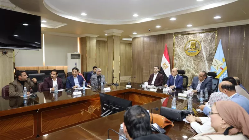 محافظ كفر الشيخ يستعرض عدد من المشروعات الخدمية المقدمة للمواطنين