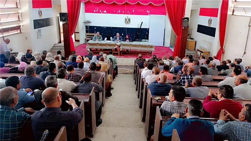 تعليم الفيوم: تفعيل مبادرة دهان الفصول والتشجير بجميع المدارس