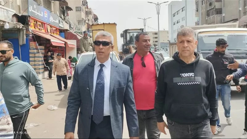 رئيس حي الزهور يترأس حملة مكبرة لإزالة الإشغالات والتعديات بعدد من الشوارع