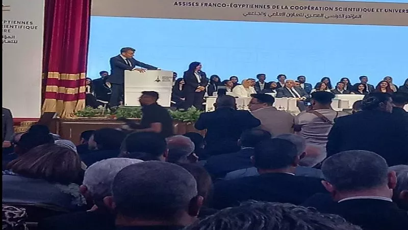عبد الصادق: زيارة ماكرون لجامعة القاهرة تجسيدًا للدور الريادي |فيديو