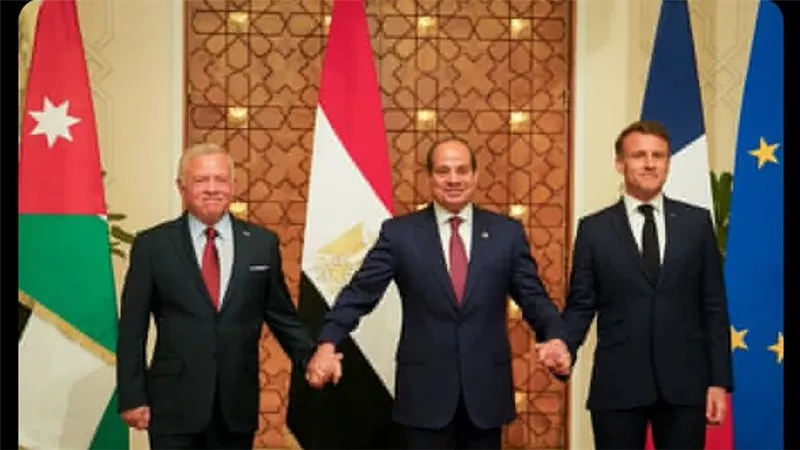 ماكرون يوجه رسالة للعالم بالاتحاد مع السيسي والملك عبدالله