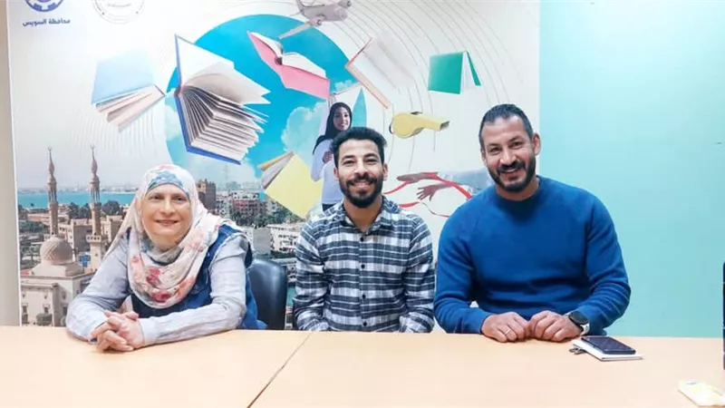 محاضرة بنادي أدب السويس حول أهمية المسرح الجامعي وكيفية إعداد الممثل