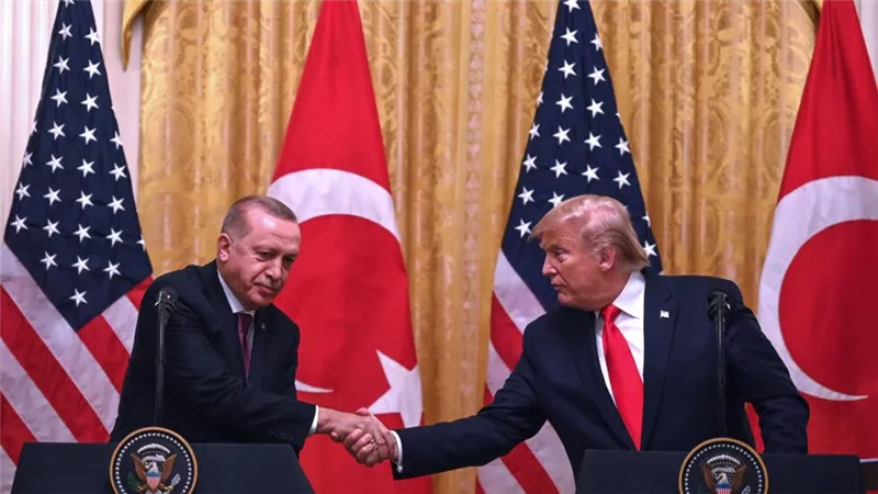 معجب بالزعماء الأقوياء.. ترامب يمتدح أردوغان ويعرض الوساطة بين أنقرة وتل أبيب
