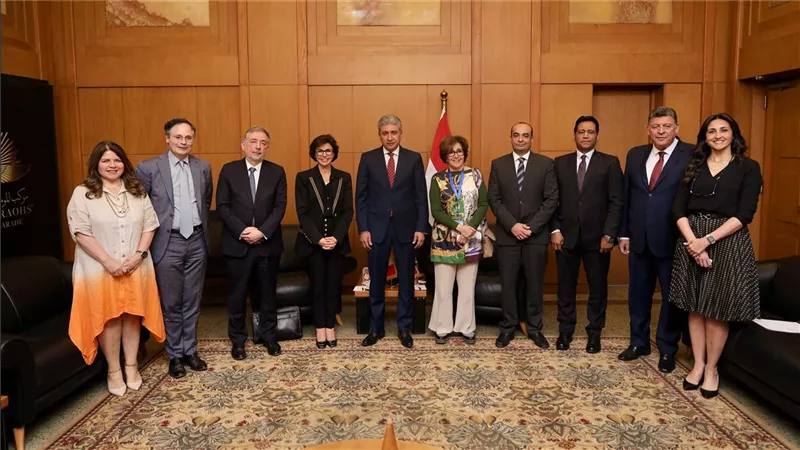 وزير السياحة والآثار يلتقي وزيرة الثقافة الفرنسية ووفد رفيع المستوى