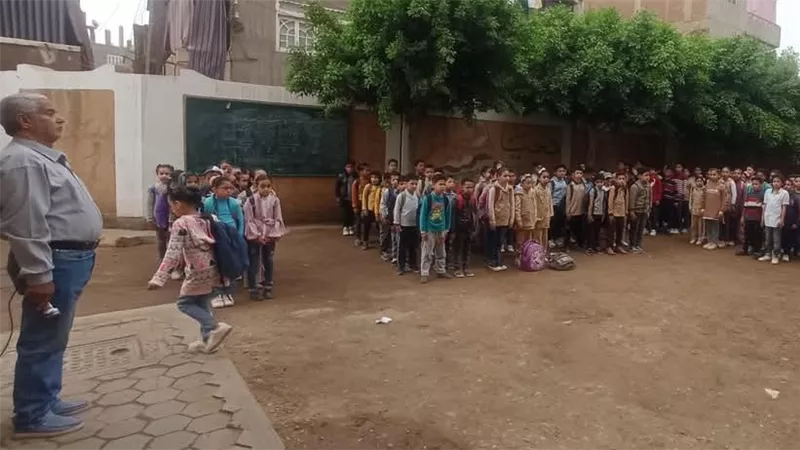  دقيقة حداد على روح مدير تعليم الباجور بمدرسة سبك الضحاك الابتدائية بالمنوفية 