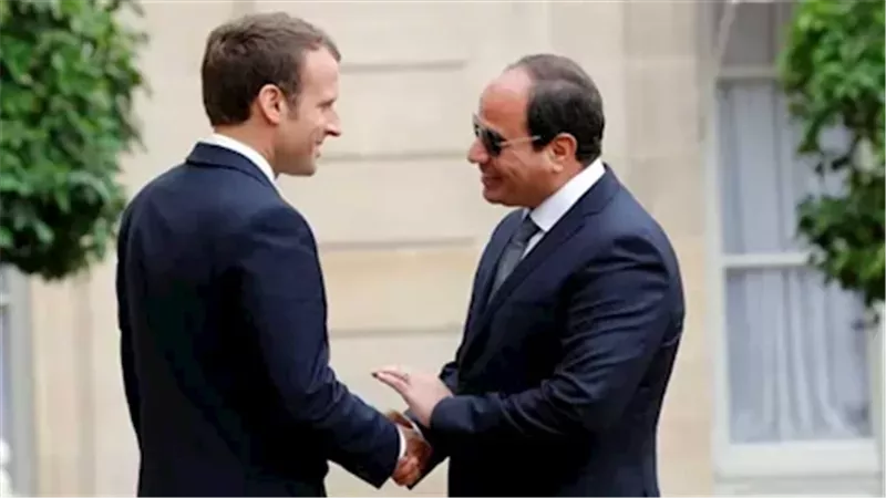 السيسي وماكرون يتفقدان مستشفى العريش للاطمئنان على المصابين الفلسطينيين