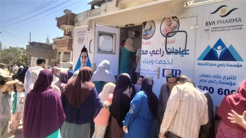 تقديم خدمات طبية متكاملة لـ 1100 مواطن بقري البحيرة (صور)