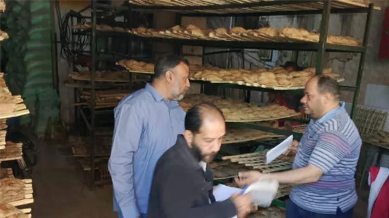 ضبط 300 بطاقة تموينية مجمعة وتحرير 60 محضرًا بمغاغة في المنيا