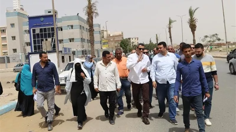 محافظ السويس يتفقد عددا من الشوارع للوقوف على أعمال التطوير والرصف 