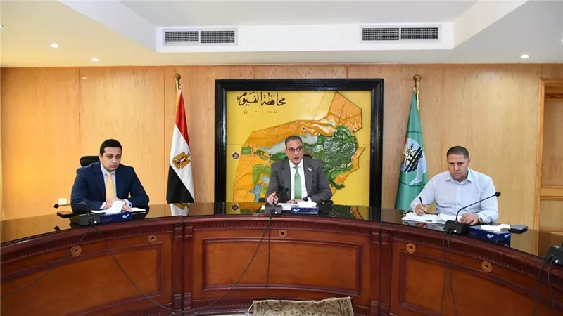 محافظ الفيوم يشدد على تسريع وتيرة العمل لإنهاء ملفات تقنين أراضي أملاك