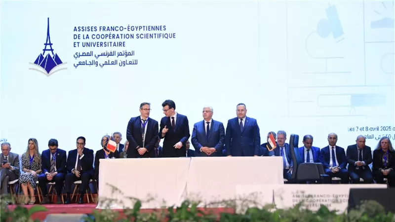 رئيس جامعة الإسكندرية يوقع 5 بروتوكولات تعاون مع جامعات فرنسية 