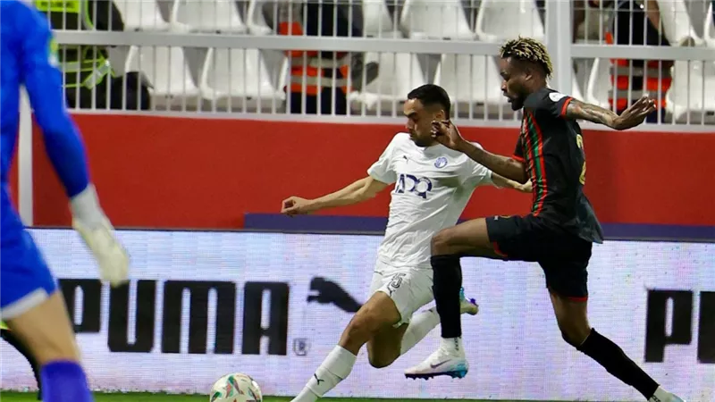 الشوط الأول..الفحلي يتقدم على بيراميدز و الـ var يبقي على آمال الجيش الملكي