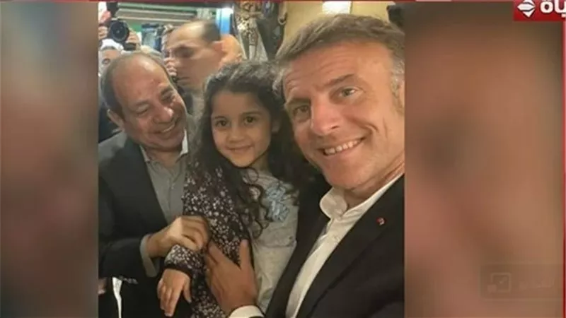 والد الطفلة صاحبة الصورة مع الرئيس السيسي وماكرون يكشف التفاصيل (فيديو) 