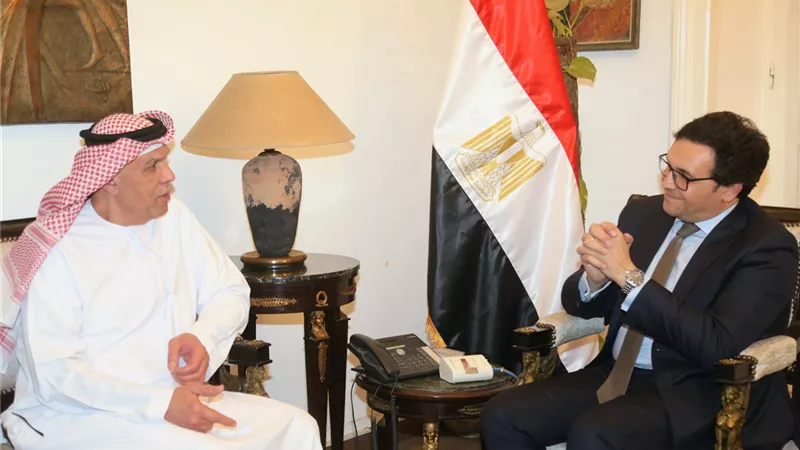 وزير الثقافة يعقد اجتماعًا موسعًا مع الهيئة العربية للمسرح