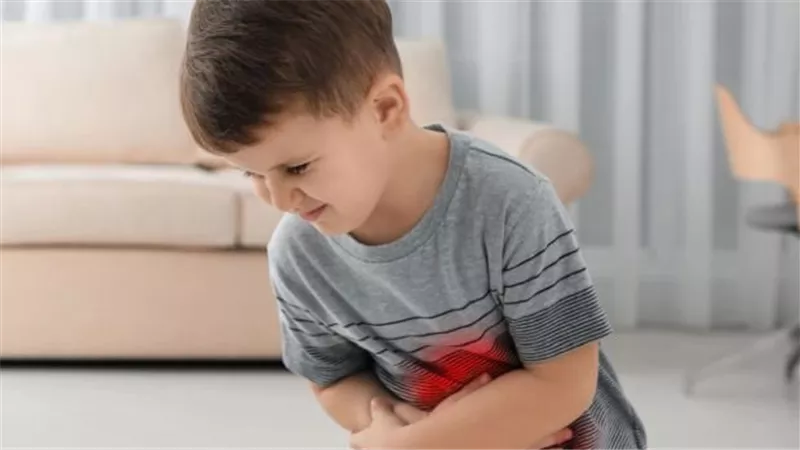 النزلات المعوية تنتشر بين الأطفال.. كيف تتعاملين معها؟  