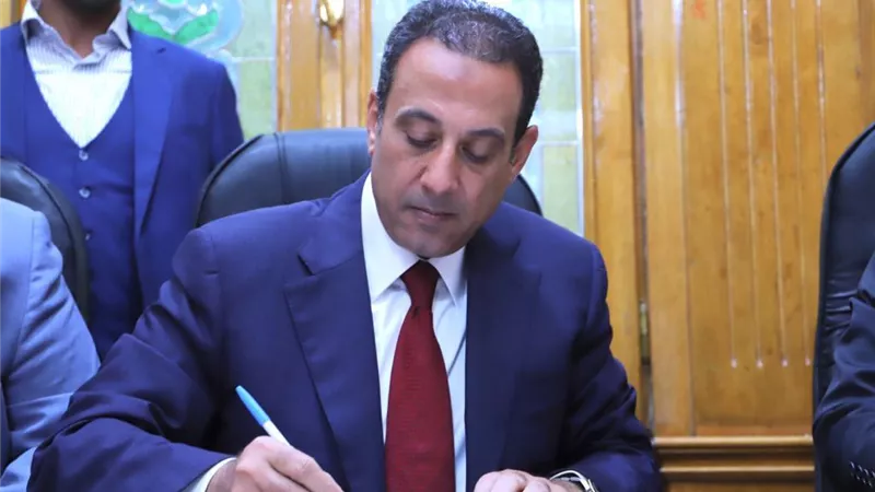 بسبب بوست على “فيسبوك”.. نقابة المحامين تحيل عمر هريدي إلى التحقيق