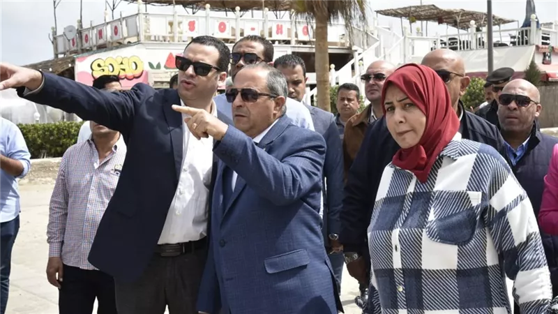 محافظ بورسعيد يتفقد الكورنيش السياحي استعداد لبدء تطويره