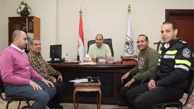 سكرتير بني سويف يتابع أعمال لجنة فحص ملفات سيارات الأشخاص ذوي الإعاقة