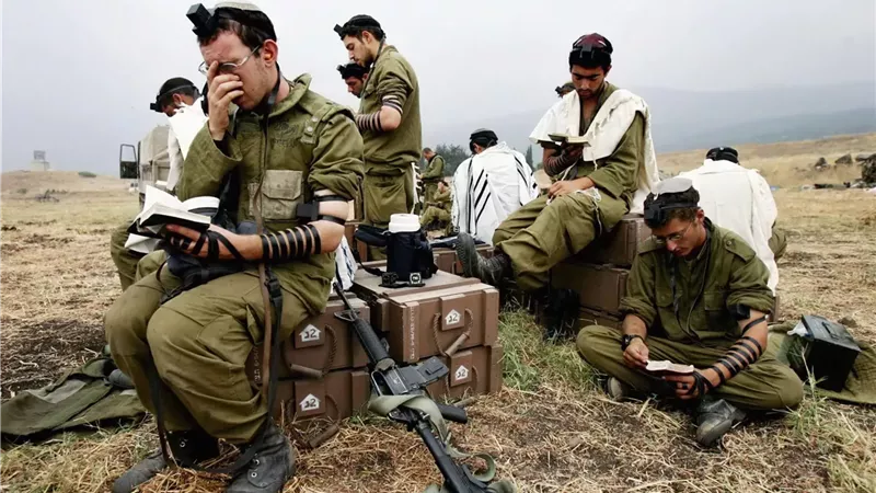 نزار نزال: إسرائيل تنفذ مشروعًا لتدمير الهوية الفلسطينية بتحريف ديني