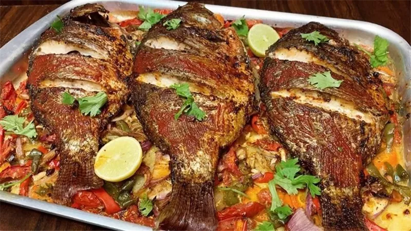 لسفرة النهاردة.. طريقة عمل صينية السمك البلطي في الفرن .. شهية ومفيدة 