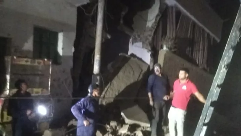 انهيار منزل من 4 طوابق في طهطا بسوهاج وإخلاء المنزل من السكان |صور 