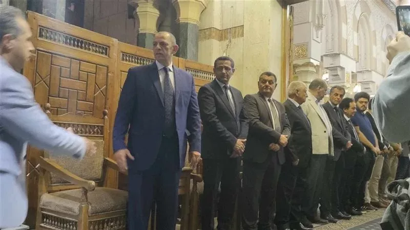 بحضور وزيرا الشباب والشئون النيابية.. بدء عزاء شقيقة نقيب الصحفيين 