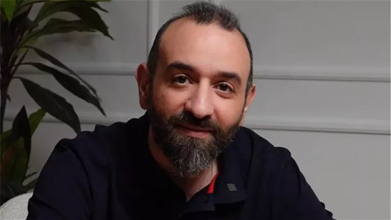 عمرو سلامة يرد على شائعة سرقة مسلسل 