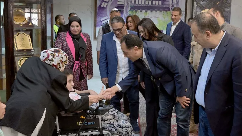 رئيس الوزراء يختتم زيارته إلى أسيوط بهدية لـ « ذوي الهمم»