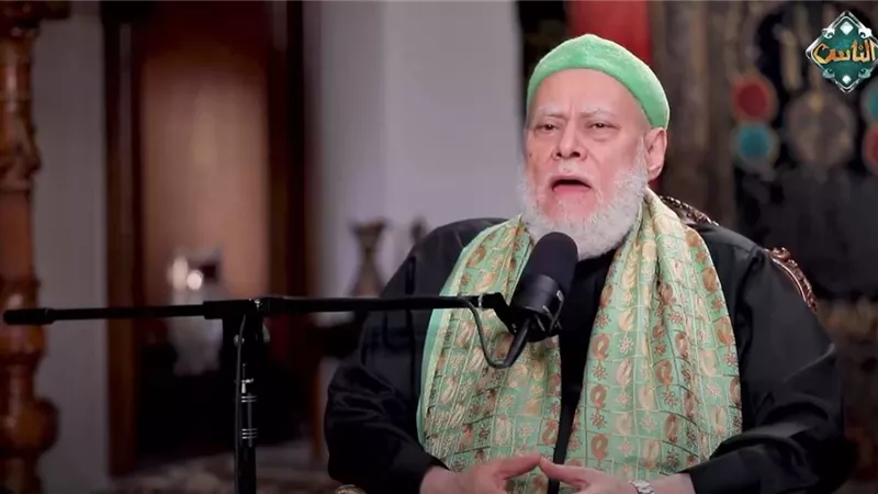 علي جمعة: ظاهرة المتكلمين في الدين عبر الإنترنت ليست جديد «فيديو»