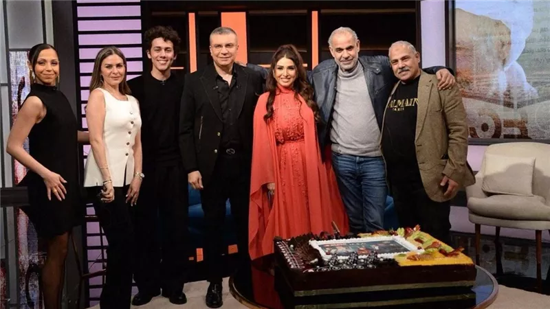 عمرو الليثي يستضيف أبطال مسلسل