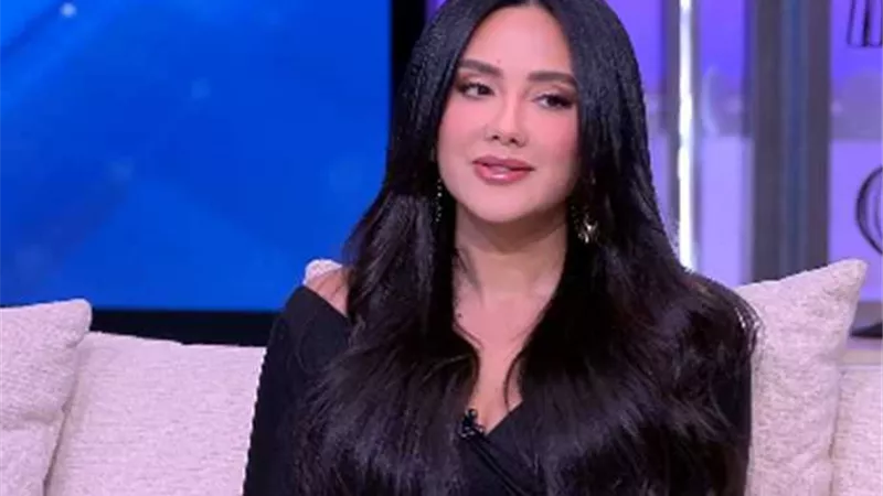 بعد هجومها عليها.. مي القاضي لـ فيفي عبده: 