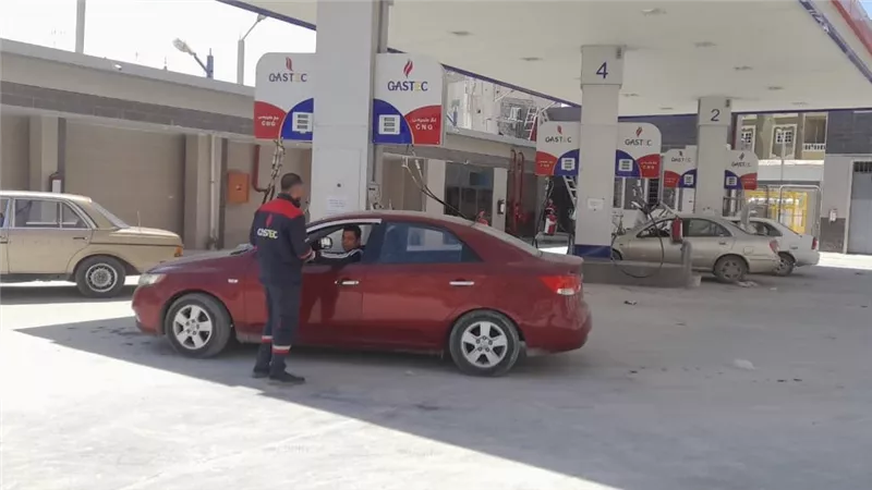 بمحافظ شمال سيناء يتابع انتظام العمل في مواقف السيارات ومحطات الوقود
