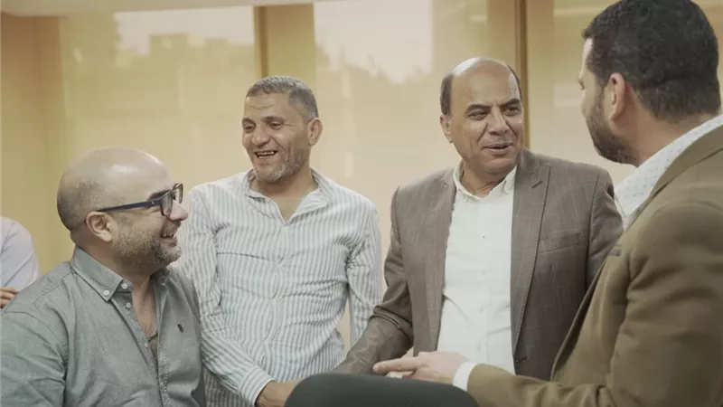بالصور .. ماهر مقلد يستعرض برنامجه الانتخابي داخل موقع «نيوز رووم» 