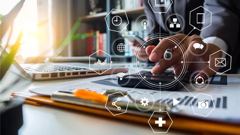 خبير تكنولوجي: زيارة ماكرون تعزز التعاون الرقمي بين مصر وفرنسا