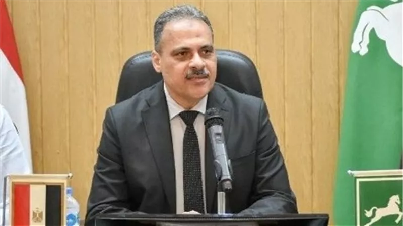 محافظ الشرقية: تطبيق تعريفة الركوب الجديدة بنظام عادل لضمان حقوق المواطنين 