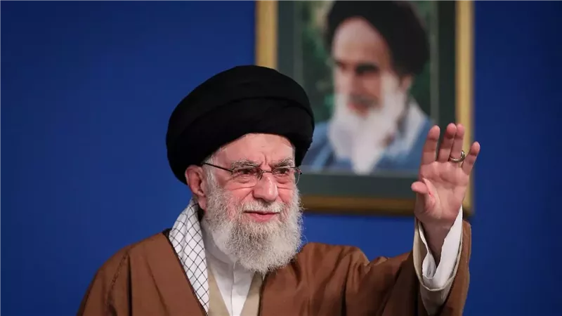 كبار مسؤولي إيران حذروا المرشد: وافق على التفاوض مع أمريكا أو ستواجه الانهيار