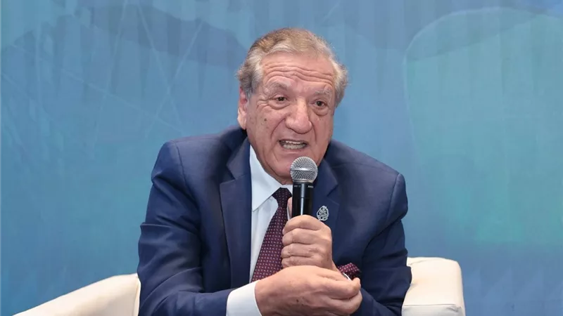 فخري الفقي يكشف تفاصيل قرض الـ 4 مليارات دولار من الاتحاد الأوروبي لمصر(فيديو)