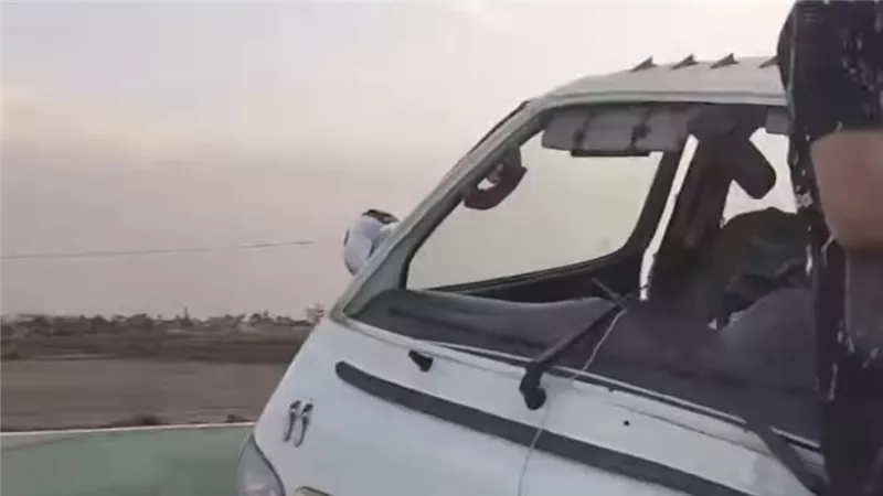 إصابة شخصين في تصادم سيارة ميكروباص بسور خرساني في الفيوم